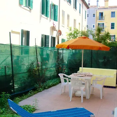Beautiful With Private Garden Lejlighed Venedig