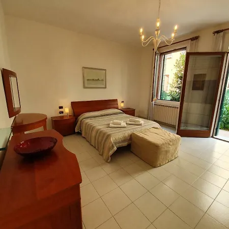 Beautiful With Private Garden